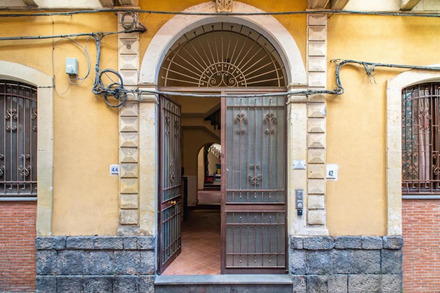 Home City Town Catania Bagian luar foto